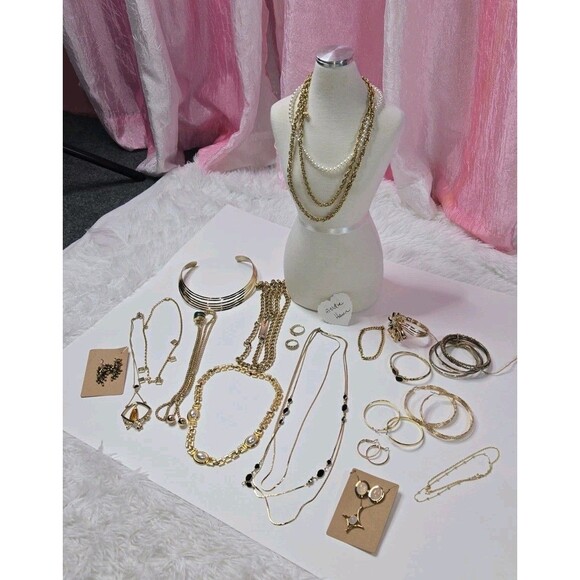 Jewelry Jar Curated Goldie Hawn Goldtone Pearls Theme Beautiful Pieces - Picture 1 of 16